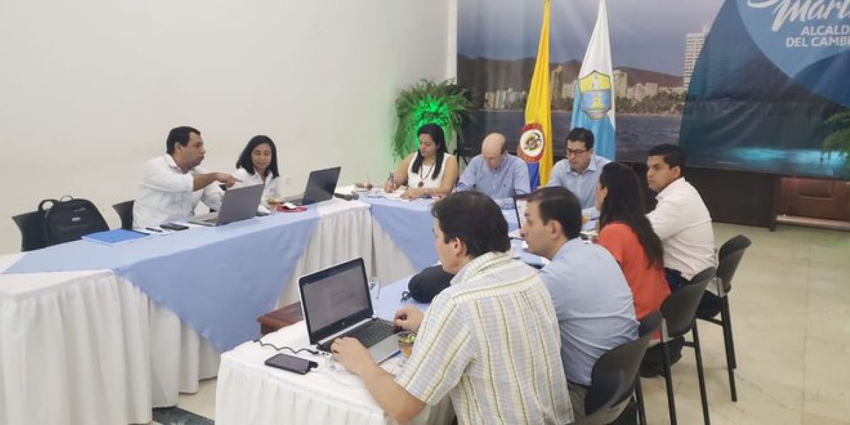 El viceministro de Agua, José Luis Acero, se reunió con distintas entidades. 