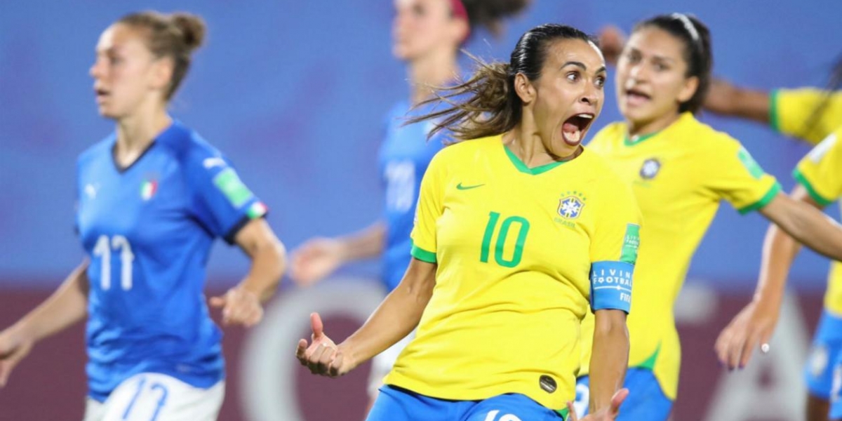 Marta celebra el gol de la clasificación. 