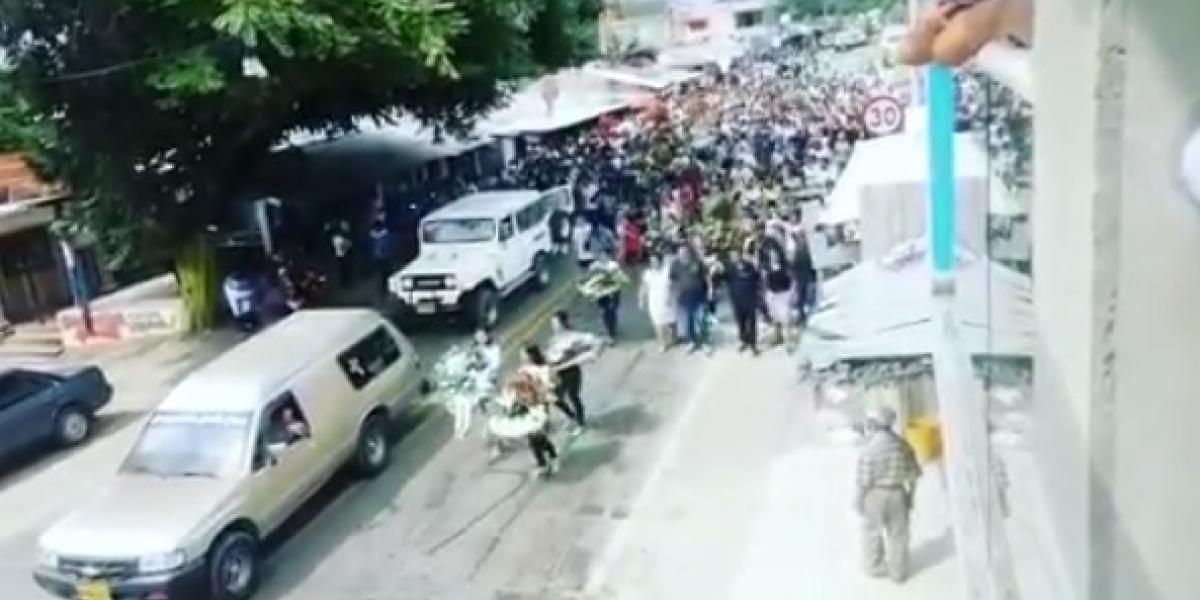 Captura de pantalla Imagen del sepelio de Chucho Mercancía.