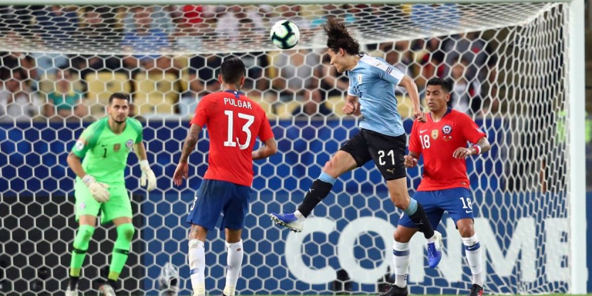 El delantero de la 'celeste' marcó el gol que le dio el liderato del Grupo C a su selección.