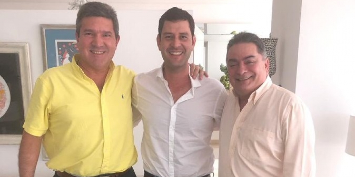 Eduardo Díaz Granados (izq), el Mello Luis Miguel Cotes (centro) y el congresista Hernando Guida (der), reunidos el pasado viernes.