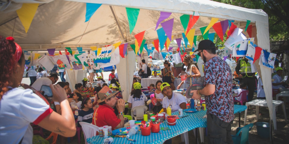 'Los niños pintan su mar' es un espacio para que los más pequeños disfruten de la Fiesta del Mar.