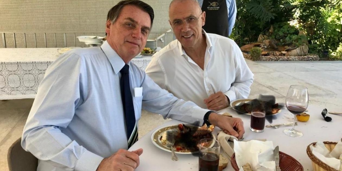 Jair Bolsonaro, presidente de Brasil, y Yossi Sheli, embajador de Israel en Brasil.