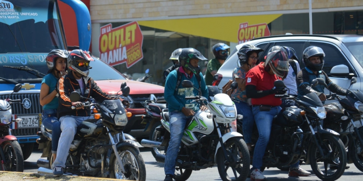 Archivo Propietarios de buses aseguran que las motos son las causantes de la mayoría de los accidentes de tránsito.