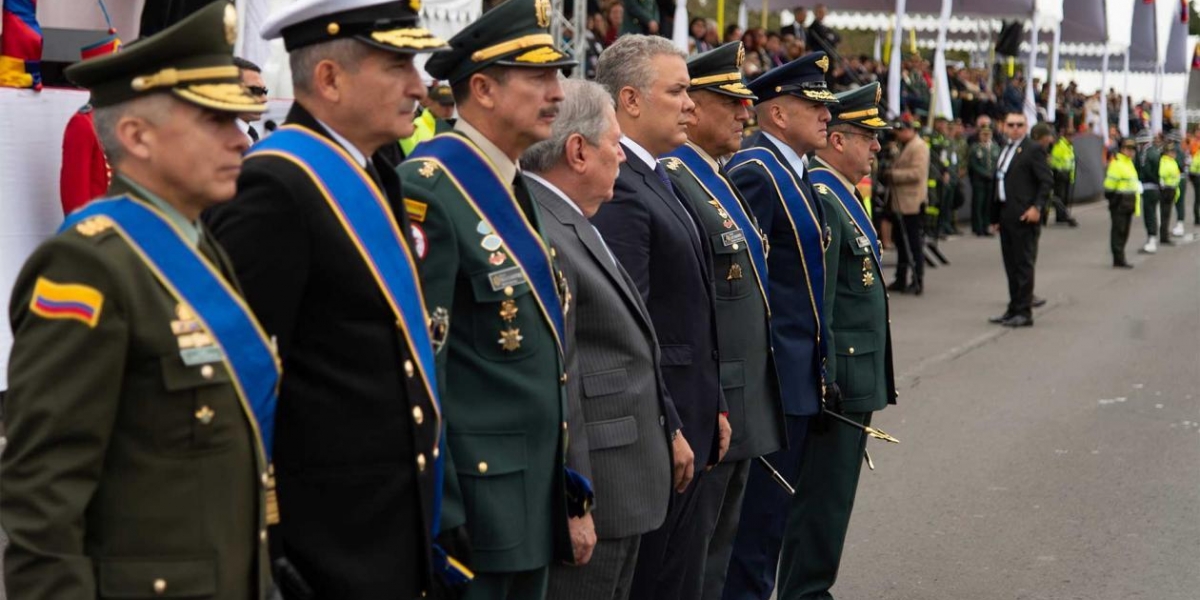 El director de la Policía y los integrantes de la cúpula militar que fueron condecorados. 