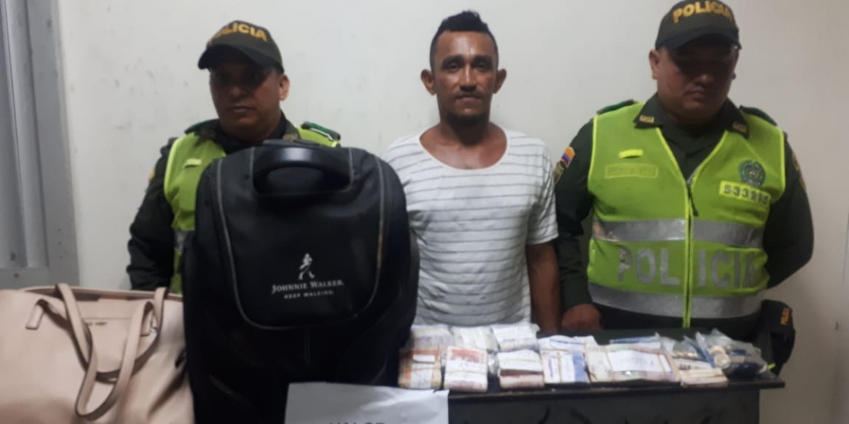 Policía Metropolitana Luis Alberto Mendoza Escorcia, capturado por el delito de hurto calificado agravado.