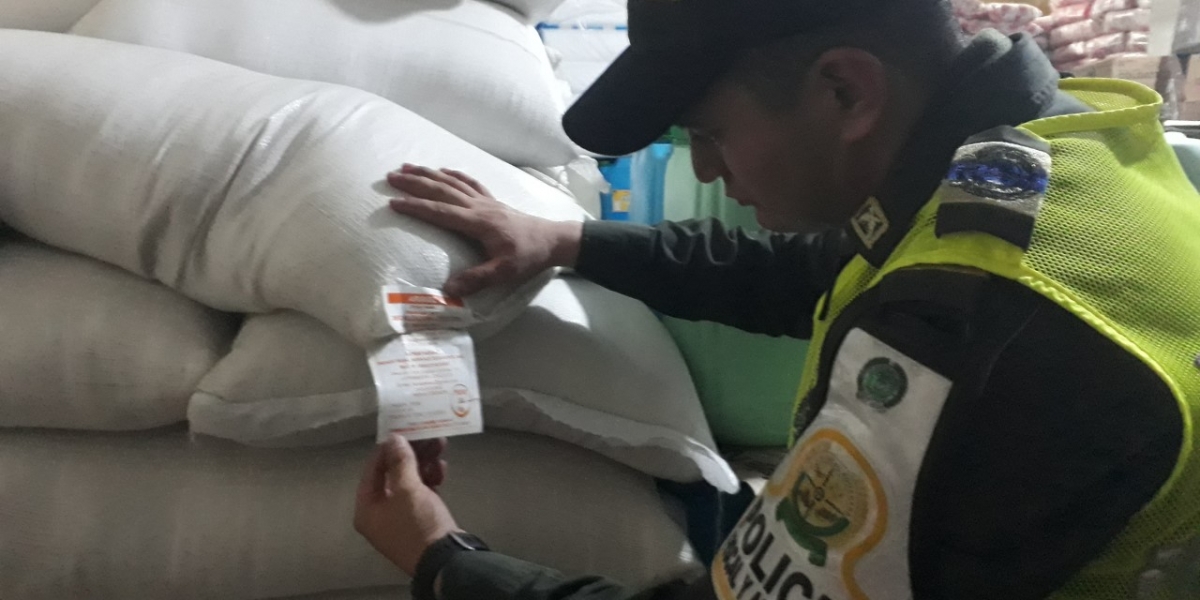 Policía Fiscal y Aduanera El arroz fue aprehendido durante operativos de control en el mercado público.
