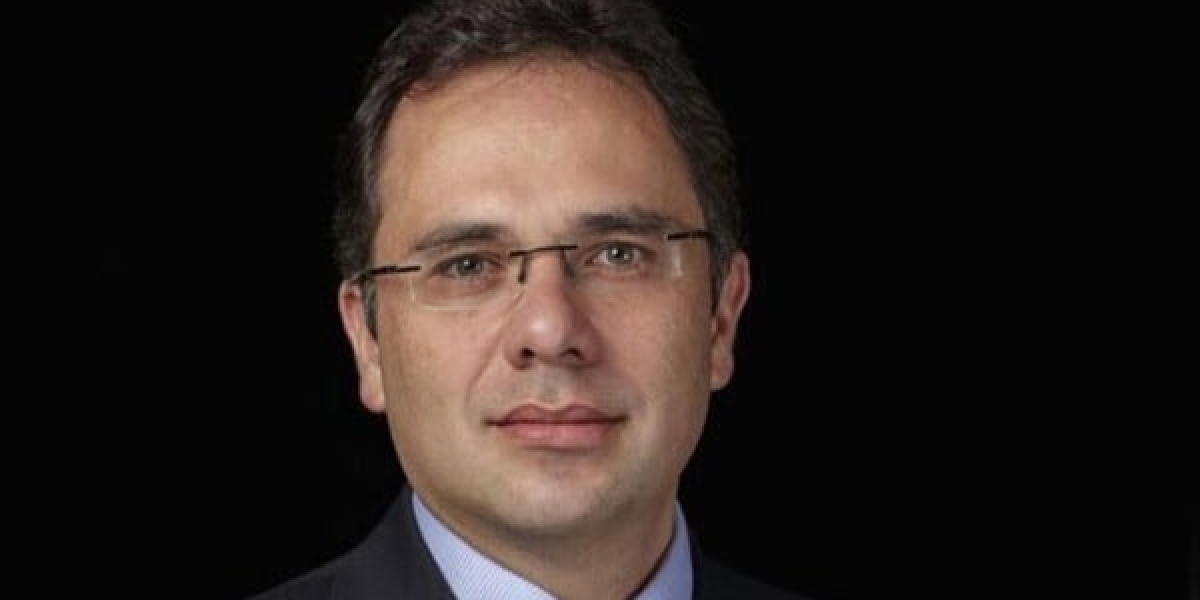 Universidad Javeriana Álvaro Andrés Motta Navas, abogado constitucionalista egresado de la Universidad Javeriana.