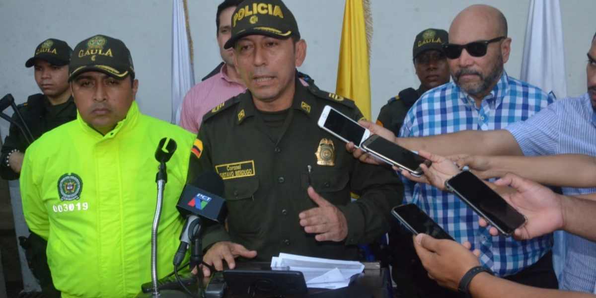 Oscar Mejía / Seguimiento.co El Coronel de la Policía Metropolitana y el Director de Fiscalías entregaron los detalles de la captura de alias 'Andrade'.
