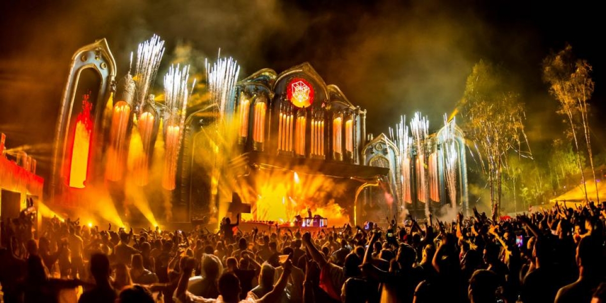 El Festival Tomorrowland se lleva a cabo en ciudad de Boom, en Bélgica.