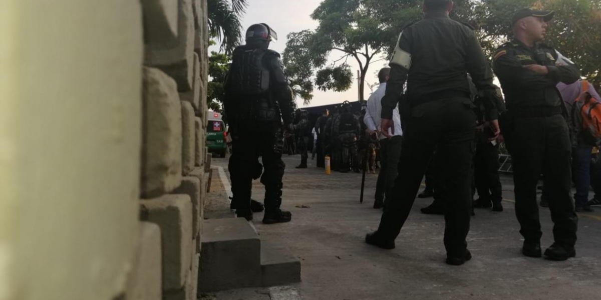 El Esmad de la Policía tomando el control de la Cárcel Distrital de El Bosque.