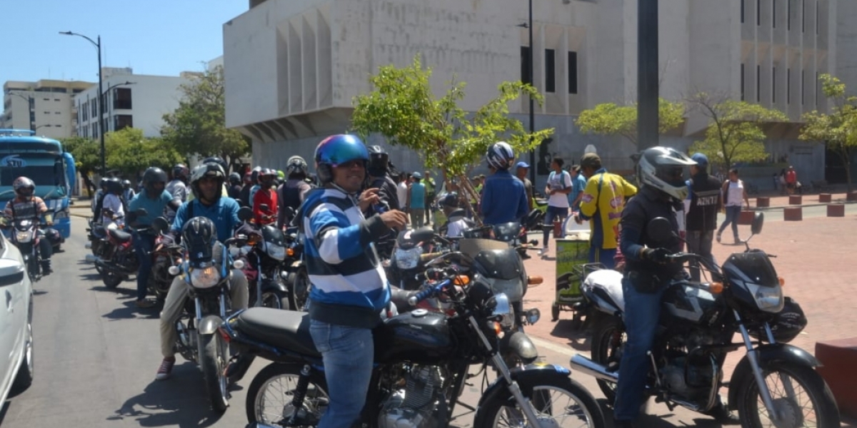 Mototaxistas de Santa Marta