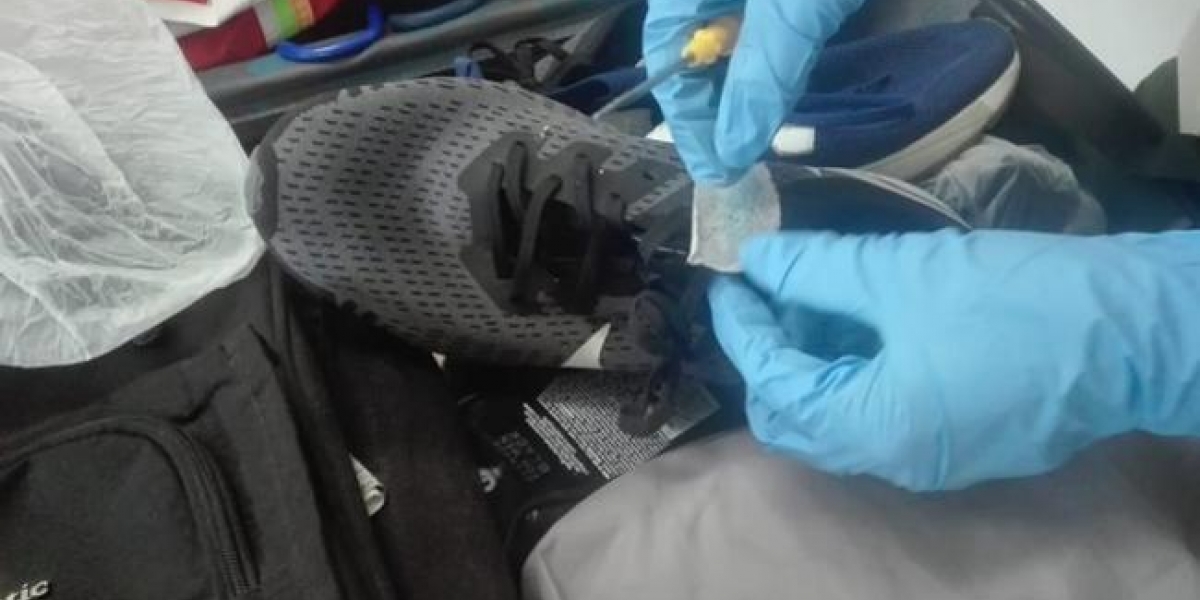 Policía Antinarcóticos Dogra camuflada