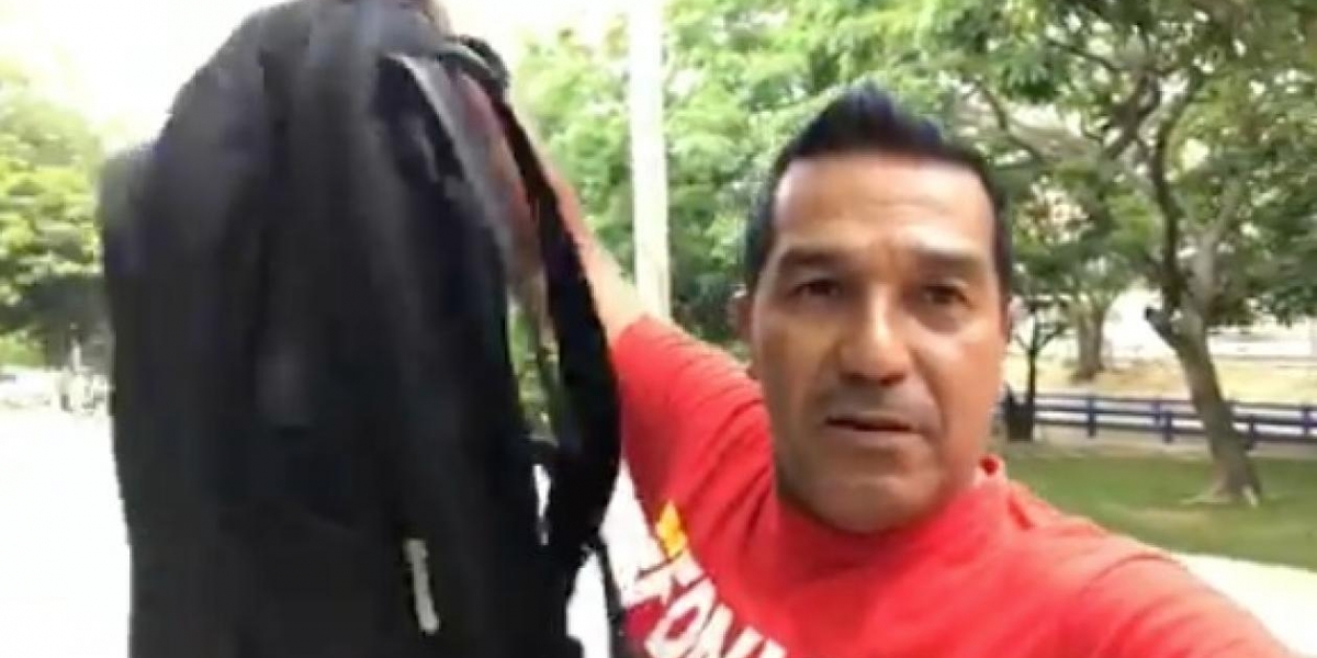 Instagram Checo Acosta recuperó morral con sus canciones.