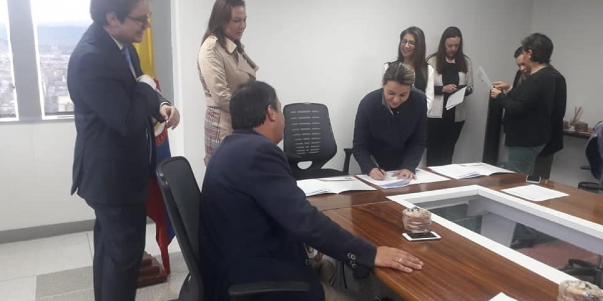 La alcaldesa de Fundación, Mallath Martínez, recibió los estudios y diseños del proyecto estructurado por ENTerritorio.