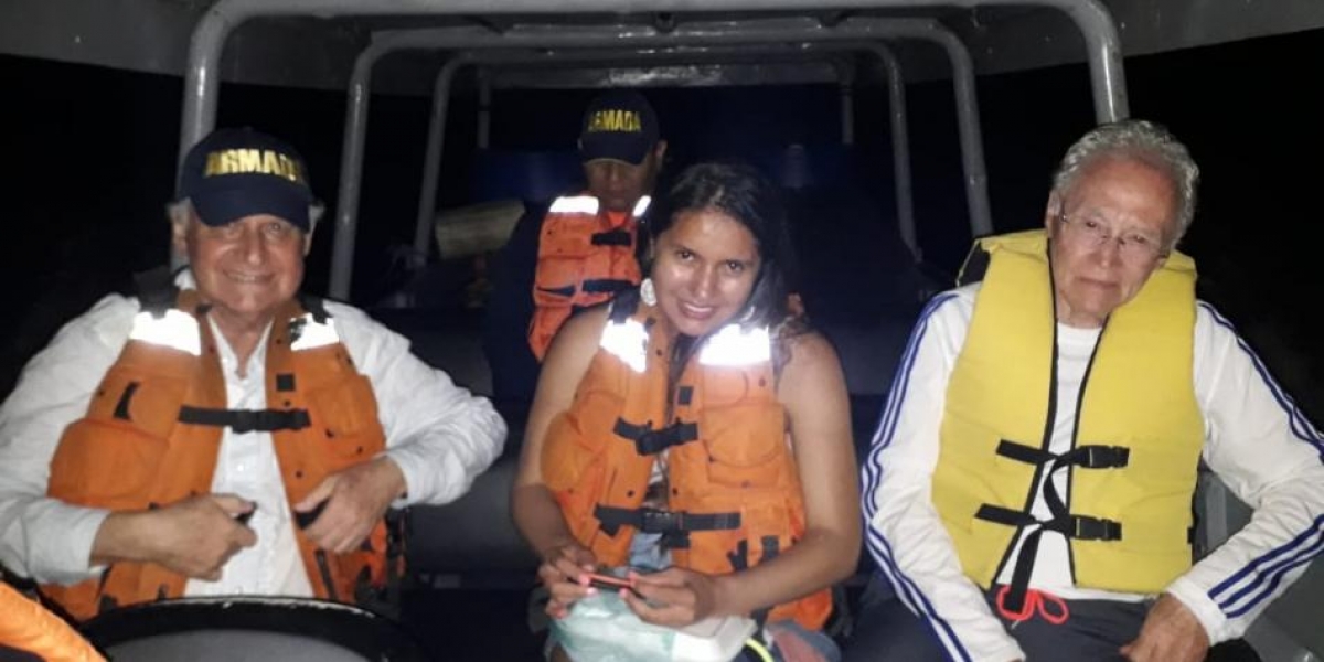 La Armada Nacional rescató al equipo de investigadores en el río Amazonas.