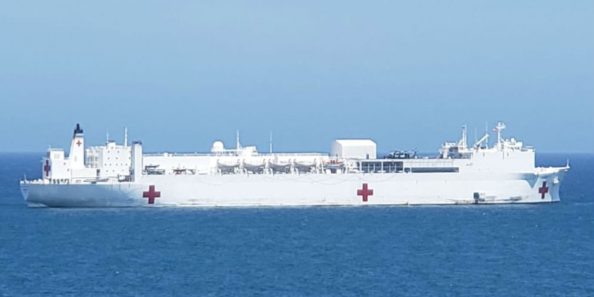 Buque Hospital USNS Comfort llegando a Santa Marta