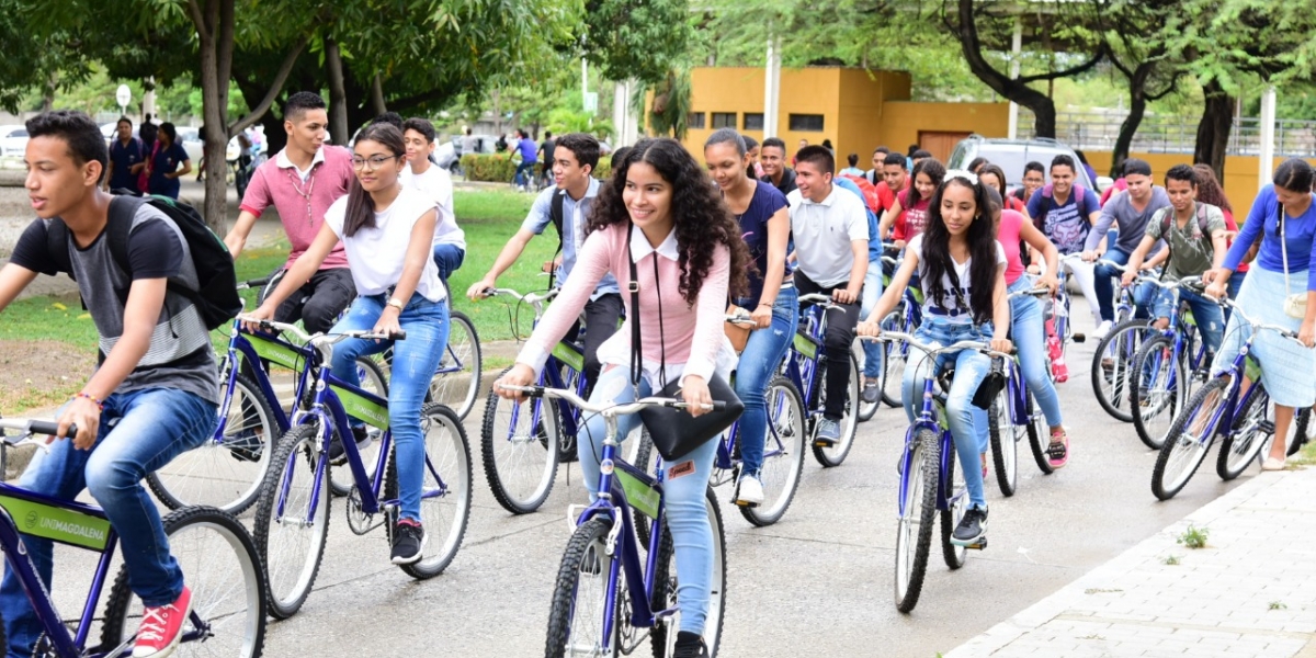 El programa continúa brindando beneficios a los futuros profesionales, en esta ocasión se cumplió con la entrega de bicicletas.