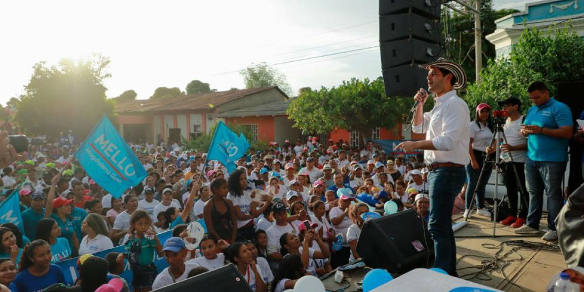 cortesía El candidato a la gobernación en la plaza central de Río Frío