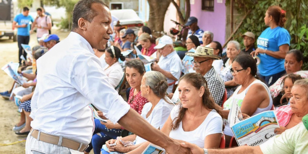 Jaime Cardenas, visitando el barrio 20 de Octubre