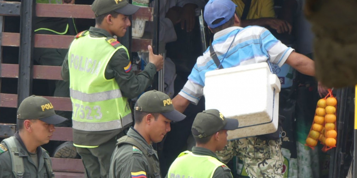 Alcaldía de Santa Marta 20 venezolanos fueron trasladados al Centro de Traslado por Protección Distrital.