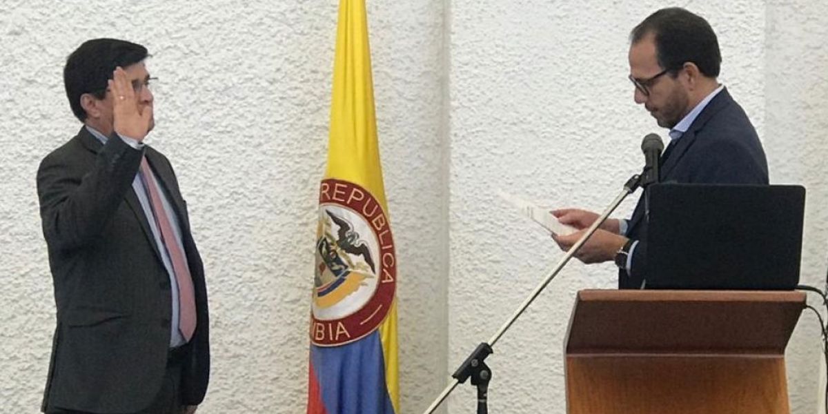El acto de posesión estuvo presidido por el viceministro de Educación Superior, Luis Fernando Pérez.