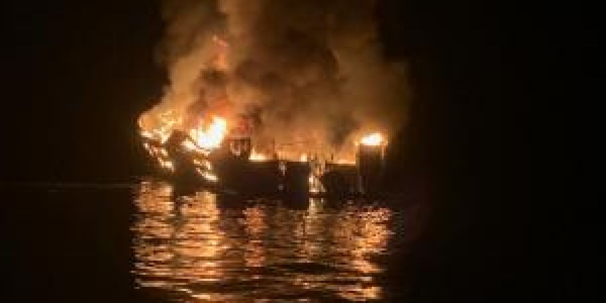 Incendio en barco