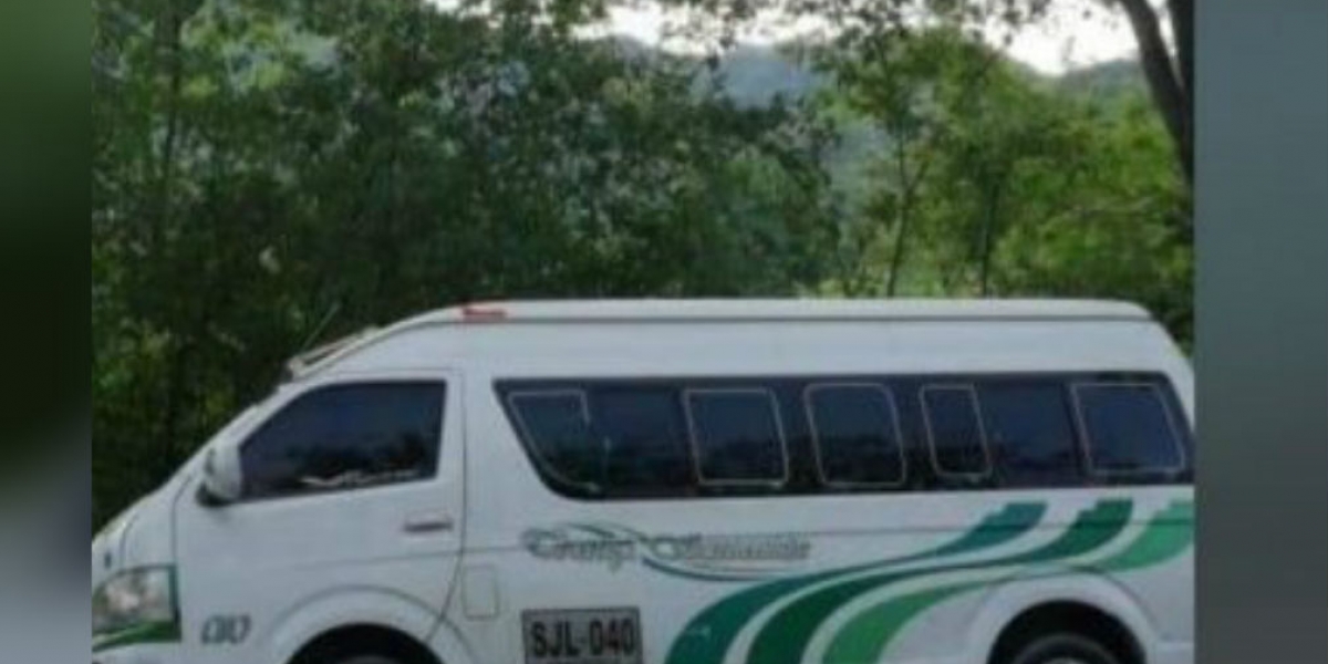 Cortesía Según testigos del accidente la motocicleta quedó debajo de la buseta de la línea Sensación de placas SJL – 040.