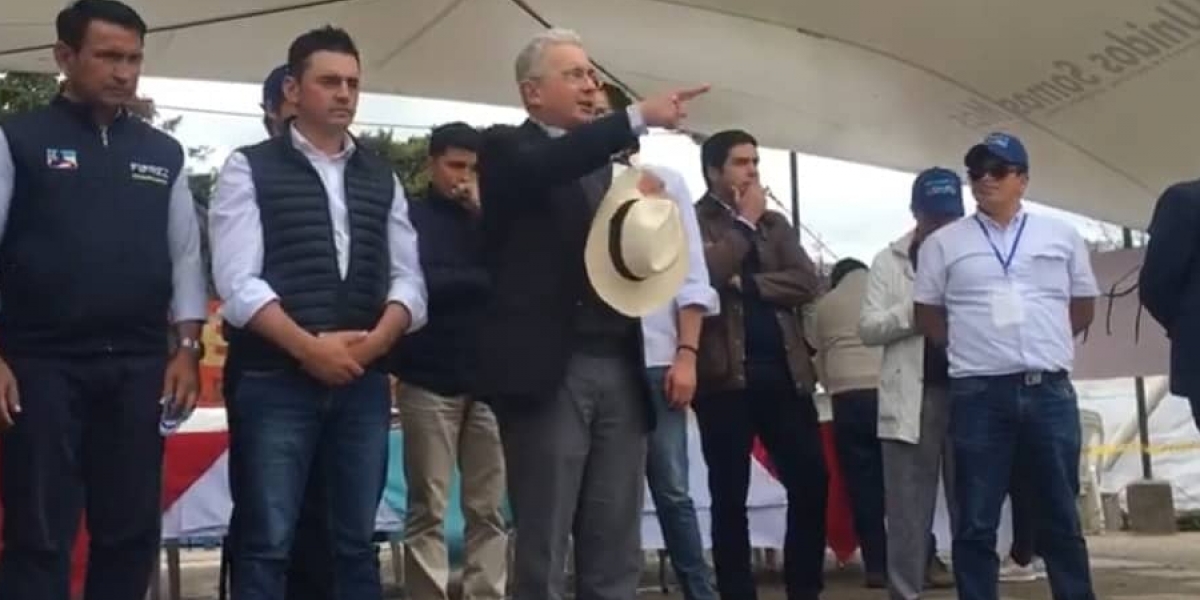 Álvaro Uribe en La Calera.