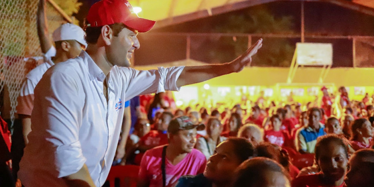 Cortesía El Mello reunido con simpatizantes de su campaña en Fundación.