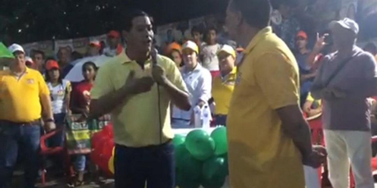 El candidato Roberto Pérez Varela con el polémico excongresista Roberto Herrera.