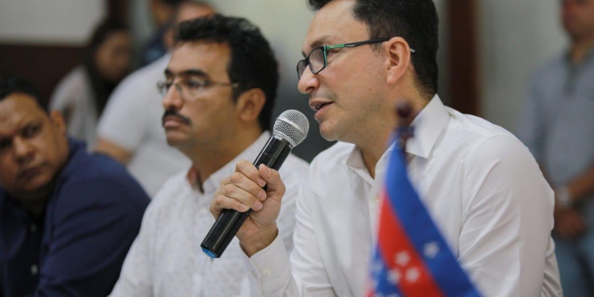 El gobernador del Magdalena, Carlos Caicedo, y el secretario de Salud Departamental, Jorge Bernal.