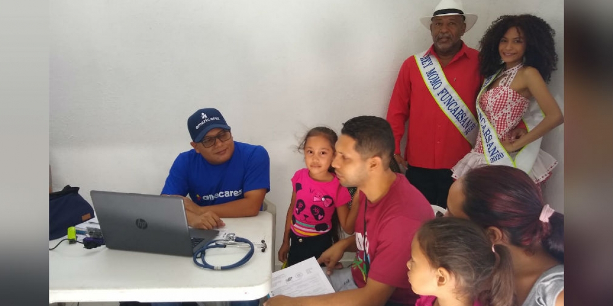 Brigada de salud en el barrio Corea de Santa Marta