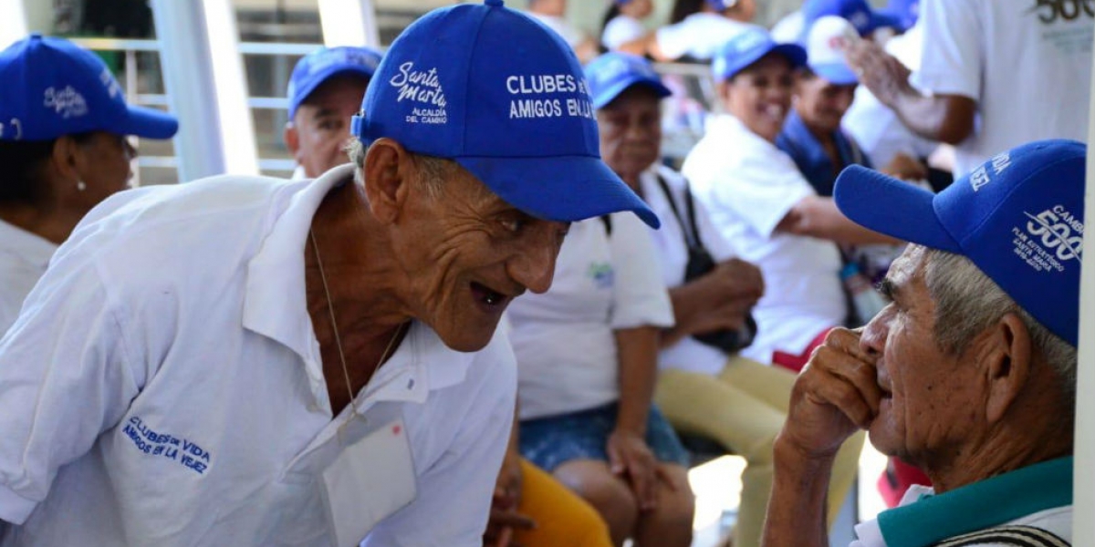 Abuelos samarios en el Centro de Vida de Bastidas.