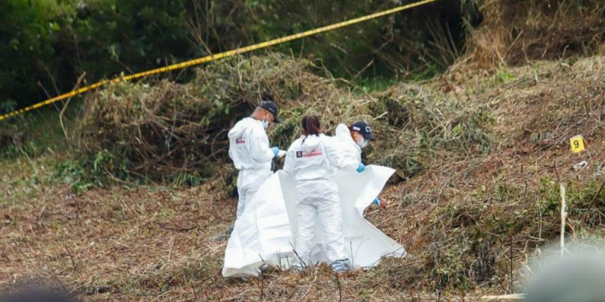 El cuerpo de la víctima fue hallado en una zona boscosa entre los municipios de Caldas y La Estrella, al sur del Valle de Aburrá.