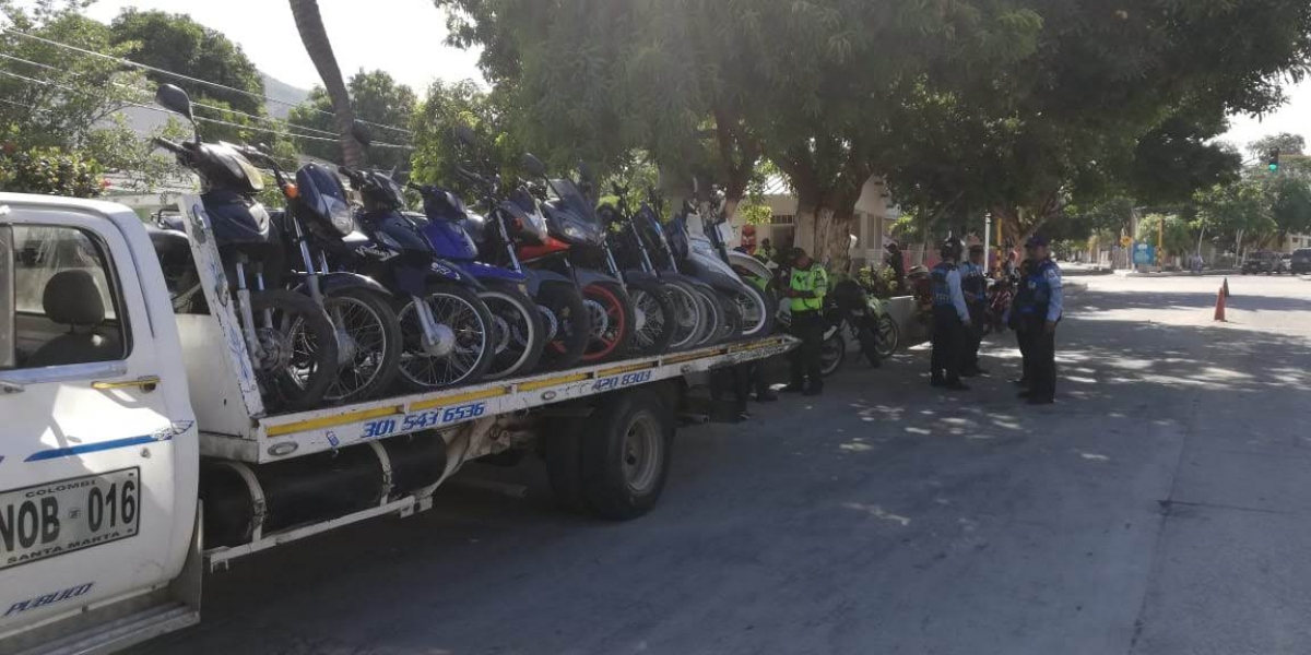 Las motos que incumplan el parrillero de cualquier género serán inmovilizadas.