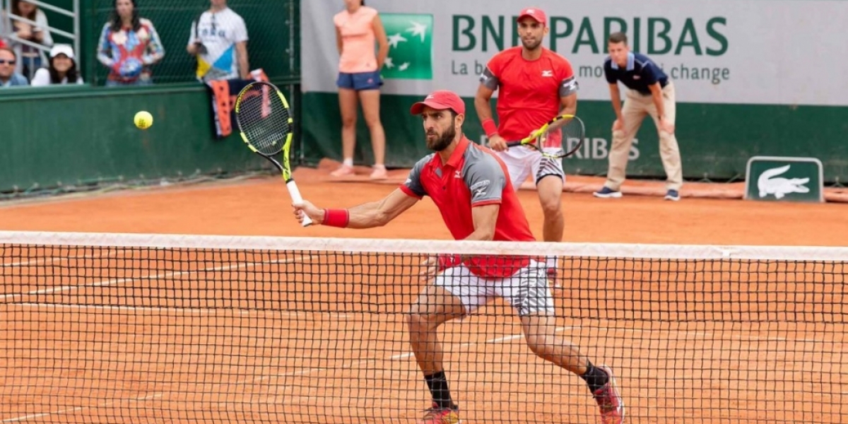 Robert Farah, en un partido de Roland Garros junto a Juan S. Cabal.