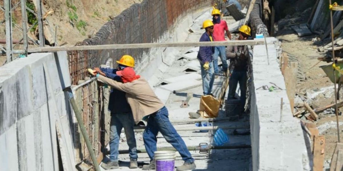 Alcaldía de Santa Marta Colector pluvial de la Troncal del Caribe.