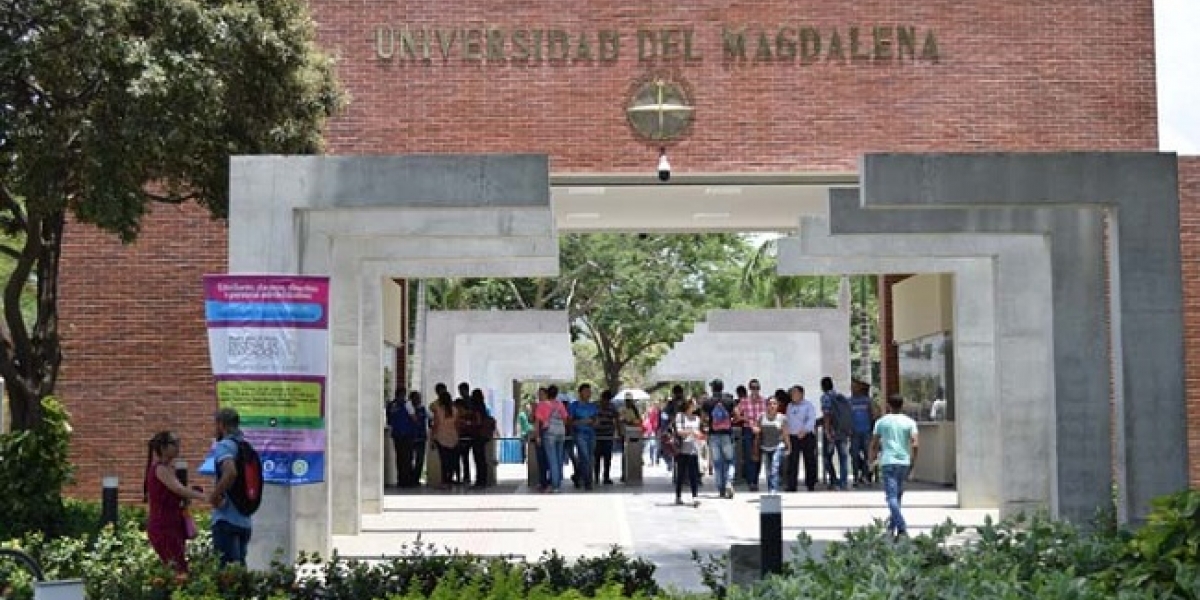 Entrada de la Universidad del Magdalena.