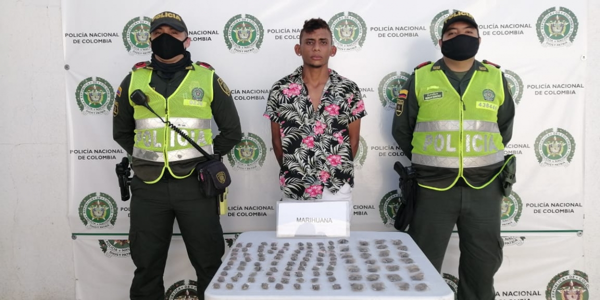 Policía Metropolitana de Santa Marta Momento de la judicalización del presunto vendedor de marihuana.
