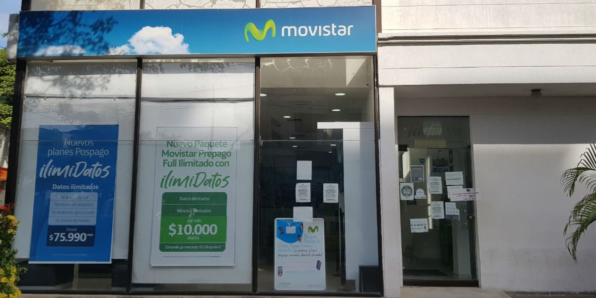 Oficina de Movistar cerrada.