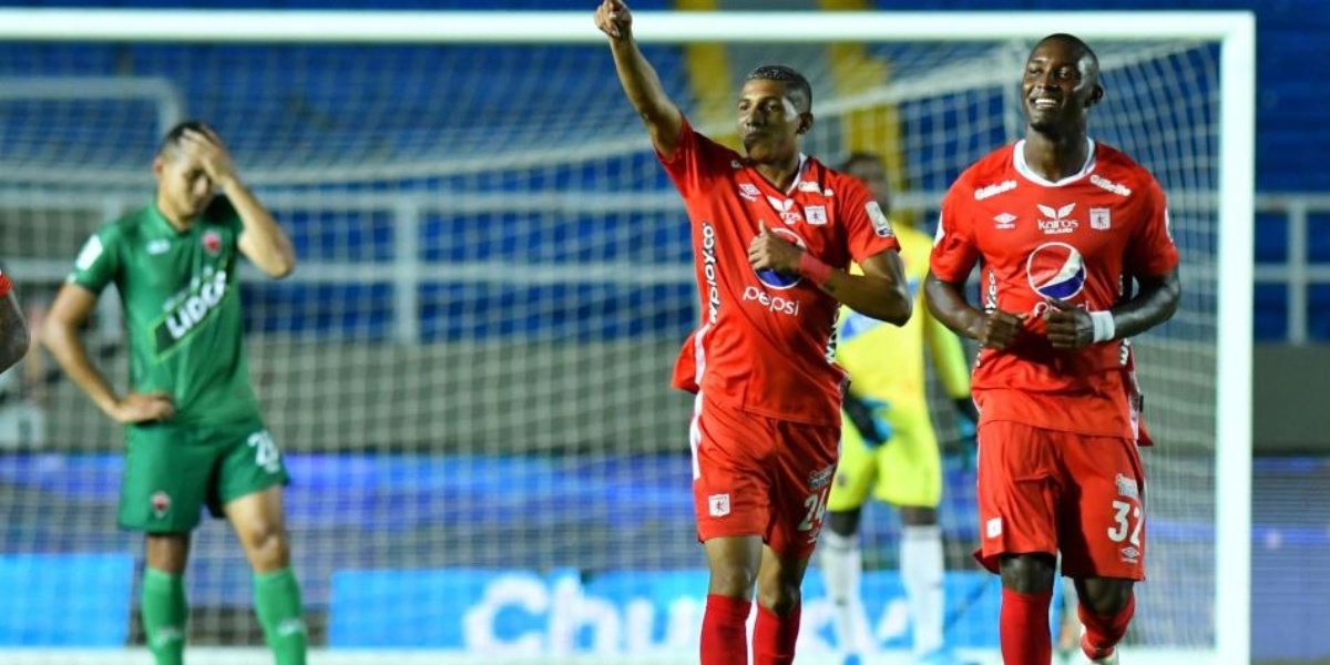 El encuentro lo ganó América en el terreno. 