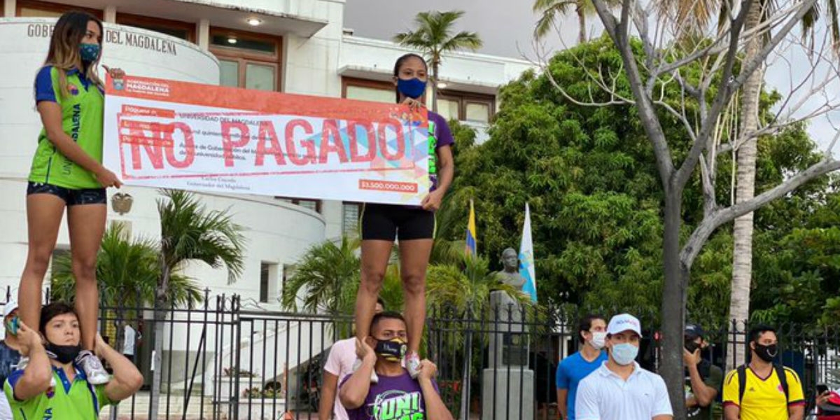 Protesta de estudiantes en la Gobernación.