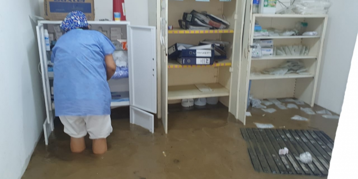 El puesto de salud en Guachaca también se inundó.