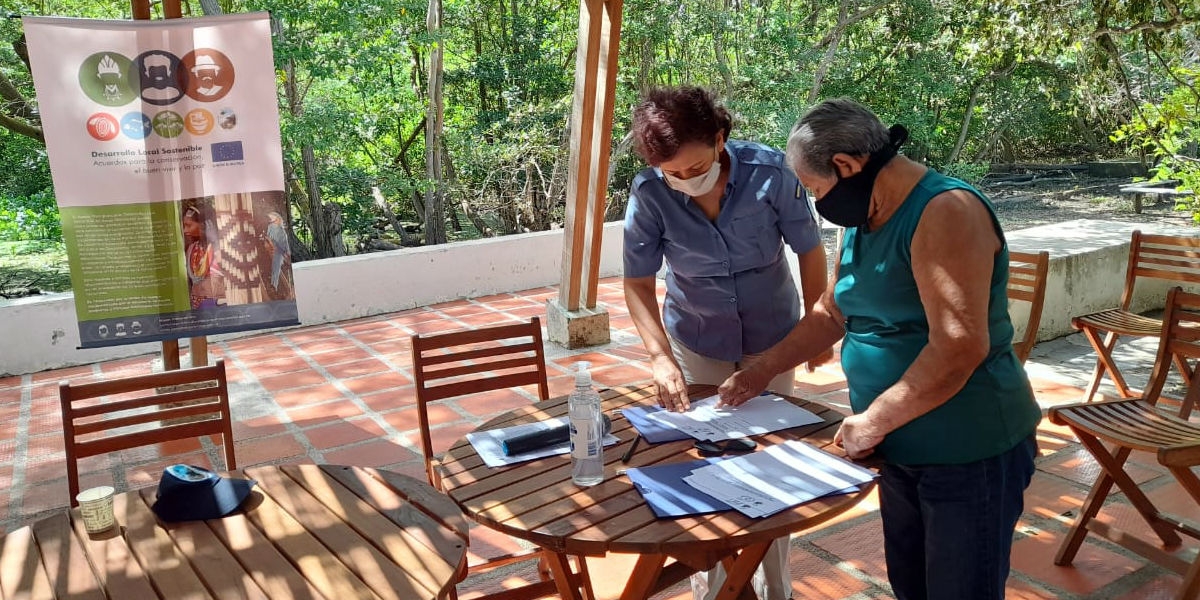 Firma de acuerdos de las familias de la Asociación Unidos por la Recuperación de Puerto Caimán.