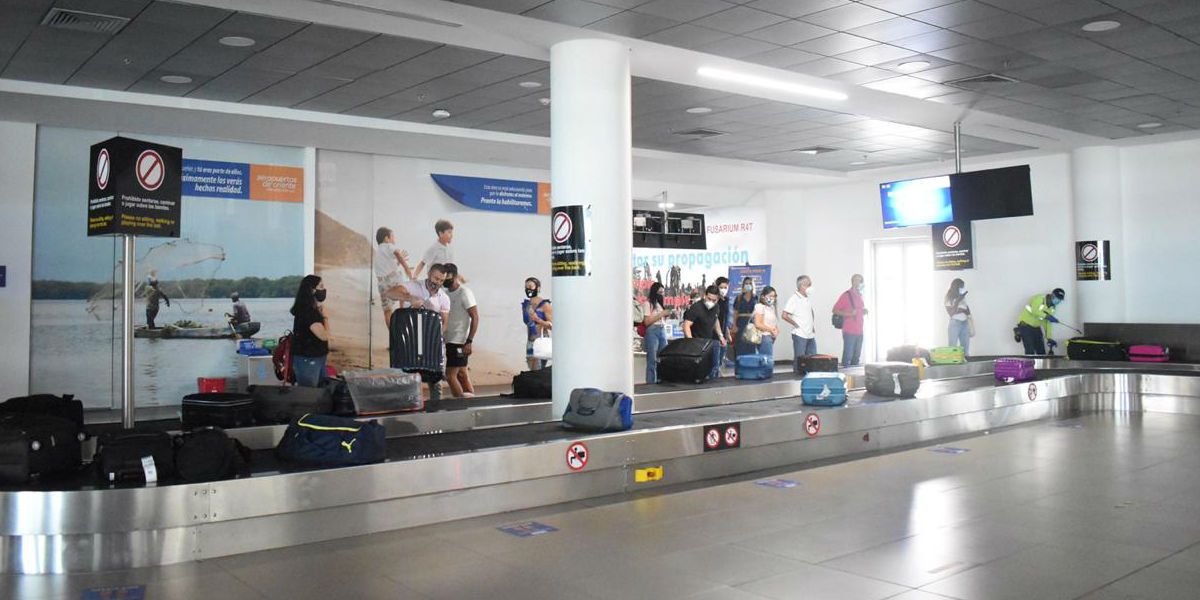 Pasajeros del primer vuelo directo desde Cali.