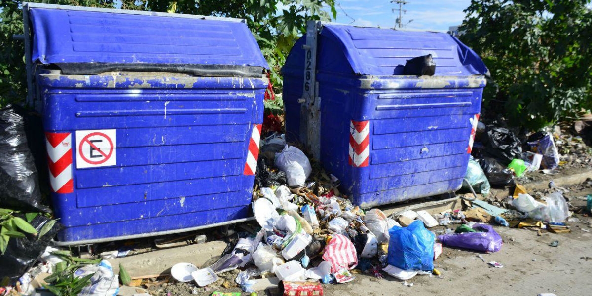 Así lucen algunos contenedores en la ciudad.