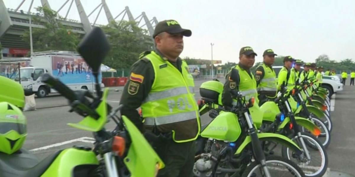 Policía Nacional vigilan alrededores del Metro. cortesía