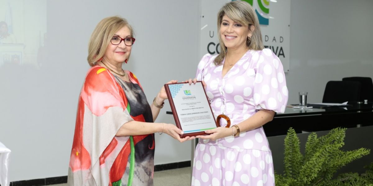 Homenaje a la alcaldesa de Santa Marta en la UCC