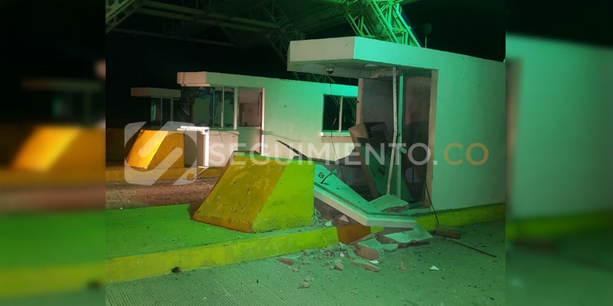 Wílder Álvarez Una parte del peaje, que aún no entra en funcionamiento, fue derribada.